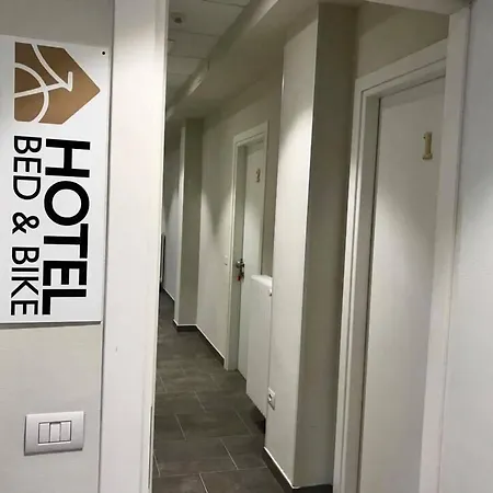 Bed & Bike Hotel